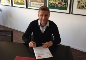 Kuba signing the new deal with Dortmund until 2018. (Credit: Kuba's FB)